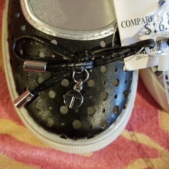 Tahari sneaker flats - Picture 3 of 3